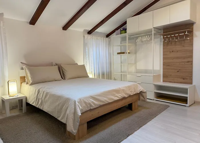 Locandina Jure Lejlighed