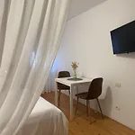 Locandina Jure Apartment