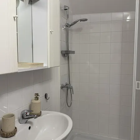 Appartement Locandina Jure